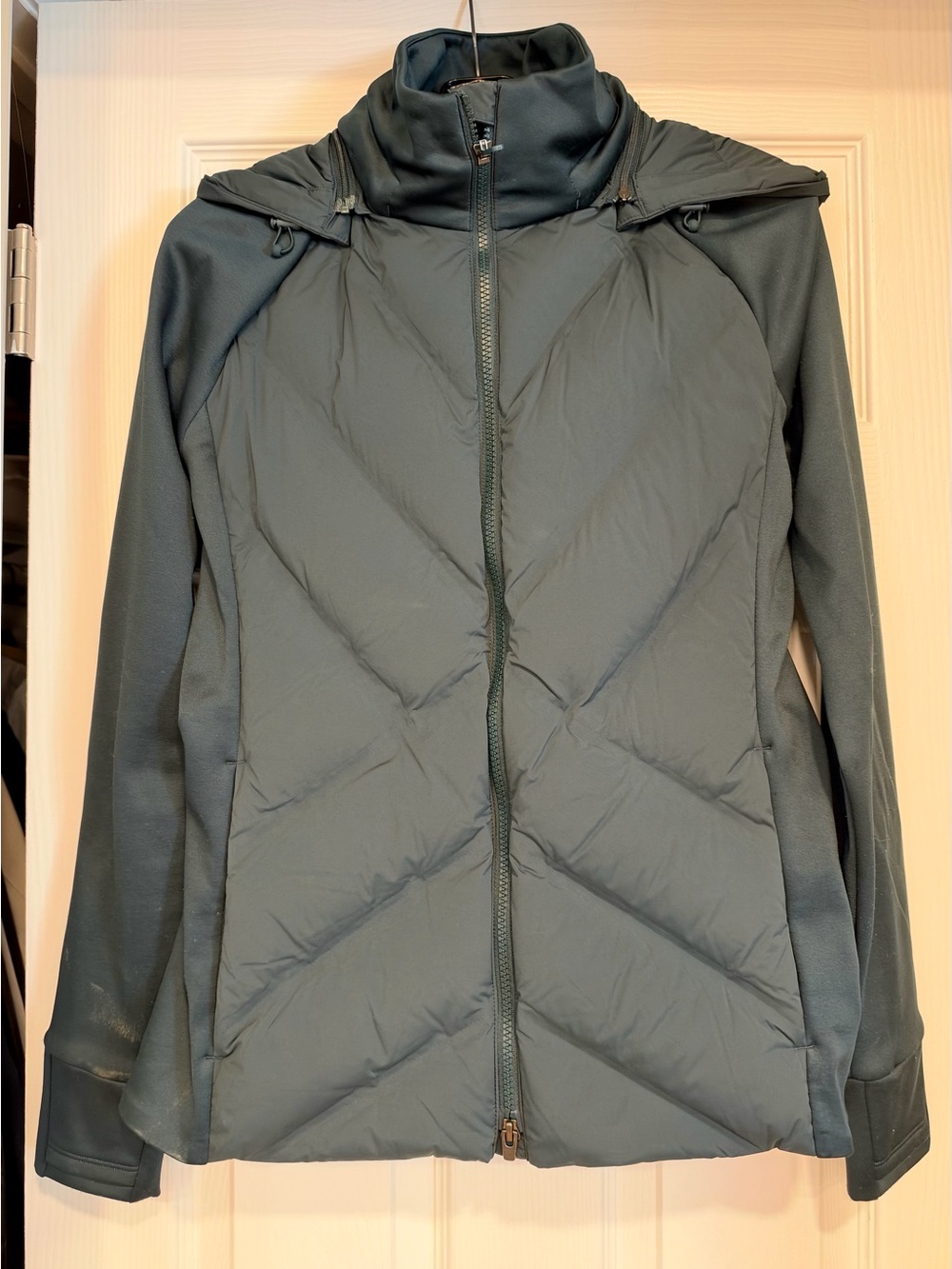 Athleta Inlet Jacket. Quilted Lightweight Puffer Jacket in Deep Teal